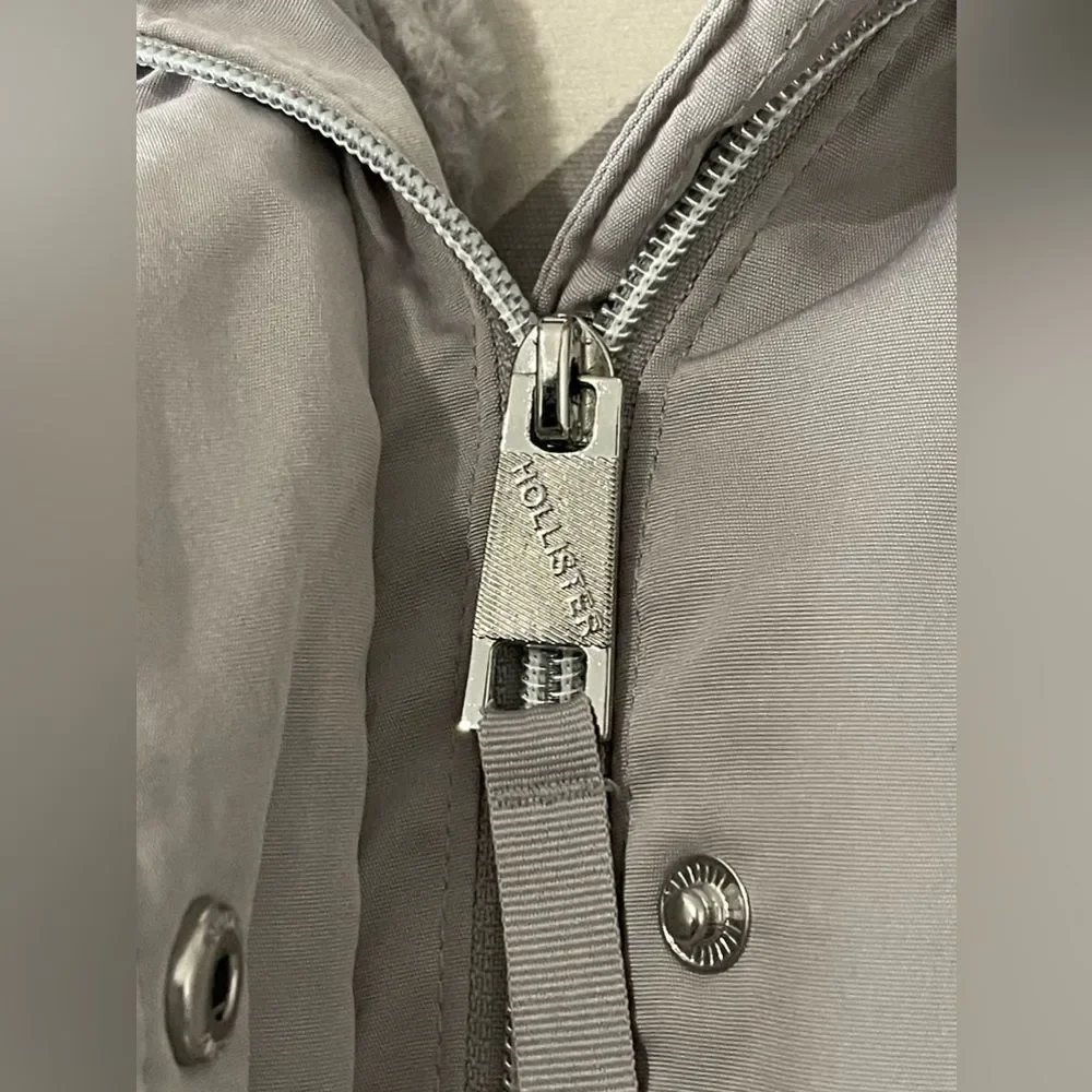 Hollister Women’s Parka - Picture 10 of 16